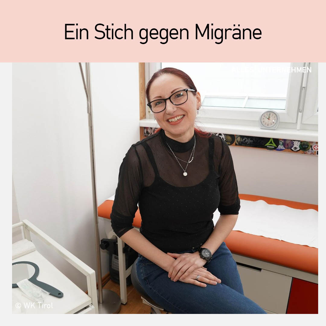 Piercerin Sonja Schipflinger in ihrem Studio in Wörgl, Akupunkturpiercing gegen Migräne.