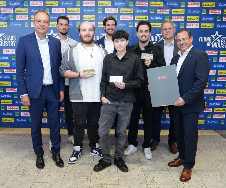 Spartenobmann KommR Christoph Blum, Davide Bejan (Lehrling, 4. Lehrjahr), Christoph Perner (Lehrling, 4. Lehrjahr), Markus Hafenscher (Ausbilder), Kai Schnaitt (Lehrling, 1. Lehrjahr), Jan Stiegler-Posch (Lehrling, 4. Lehrjahr), Reinhard Neidert (Prokurist) und Wirtschaftskammerpräsident Mst. Andreas Wirth (v. l.)