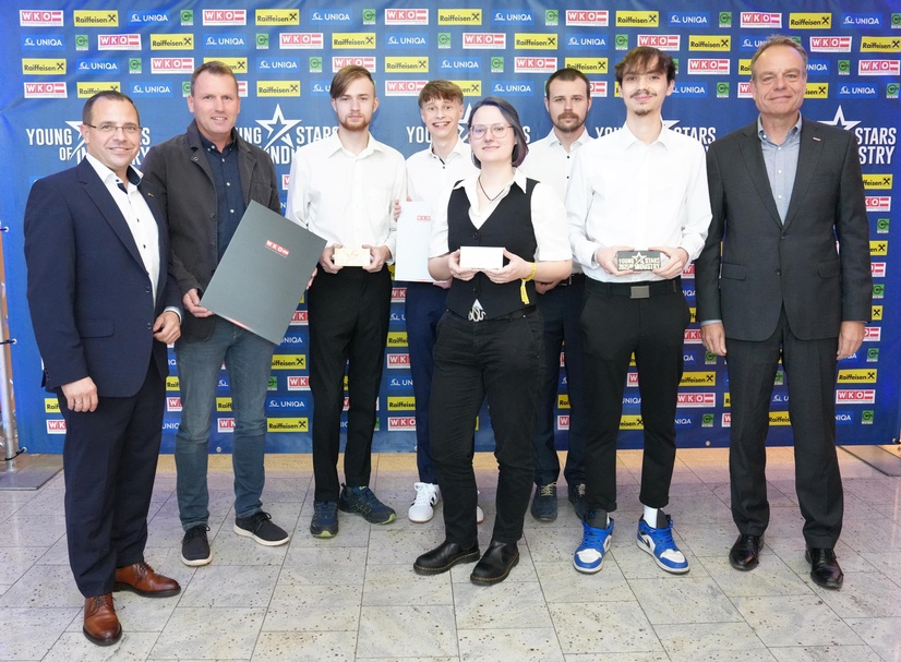 BECOM Electronics GmbH<br />
Wirtschaftskammerpräsident Mst. Andreas Wirth, Jürgen Schlögl (Ausbilder), Rafael Sidlo (3. Lehrjahr), Phlipp Katona (3. Lehrjahr), Alina Stiller (3. Lehrjahr), Paul Marlovits (1. Lehrjahr), Florian Strobl (4. Lehrjahr) und Spartenobmann KommR Christoph Blum (v. l.) <br />
