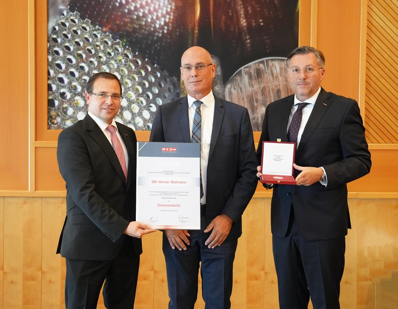 Ehrenmedaille: Wirtschaftskammerpräsident Mst. Andreas Wirth, Werner Blohmann und Wirtschaftskammerdirektor Harald Schermann