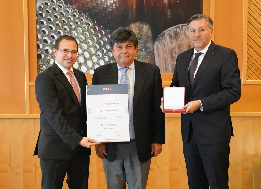 Ehrenmedaille: Wirtschaftskammerpräsident Mst. Andreas Wirth, Ludwig Bresich und Wirtschaftskammerdirektor Harald Schermann