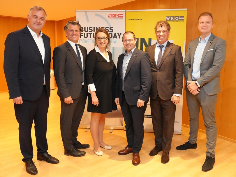 Keynote-Speaker Wolfgang Schwarzbauer, Spartenobmann KommR Johann Lackner, Keynote-Speakerin Sarah Meisenberger, Wirtschaftskammerpräsident Mst. Andreas Wirth, UBIT-Fachverbands- und Fachgruppenobmann Wilfried Drexler und Keynote-Speaker Martin Stettinger (v. l.) 