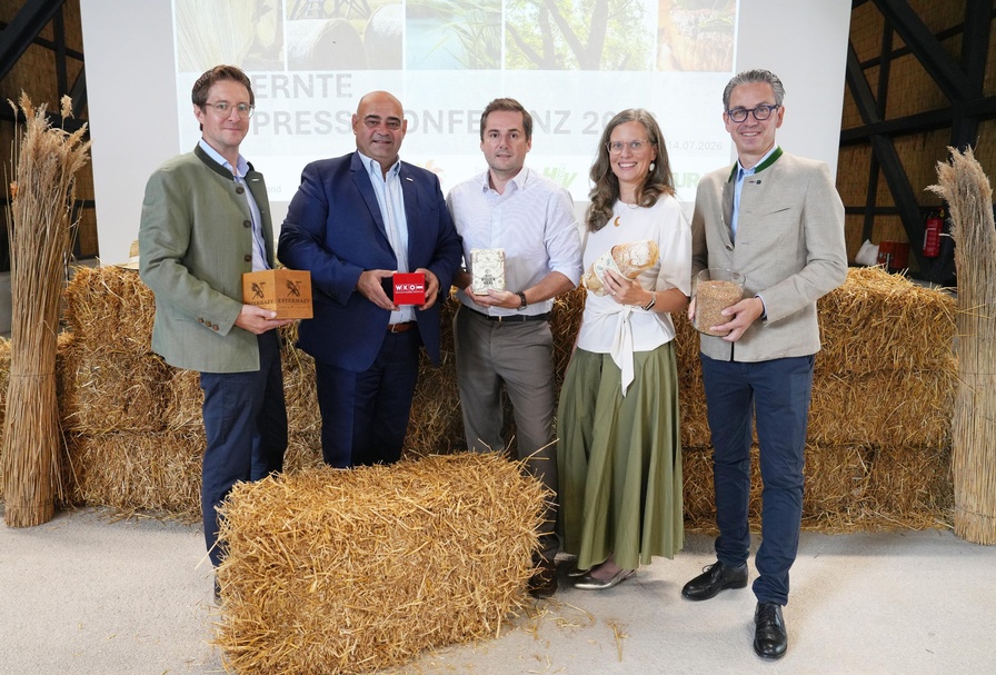 Markus Fritz (PANNATURA), Hannes Mosonyi (Obmann des Landesgremiums Agrarhandel), Martin Pinczker (Bioproduzent), Anja Haider-Wallner (Landeshauptmann-Stellvertreterin) und  Mario Winkler (Österreichische Hagelversicherung) (v. l.) 