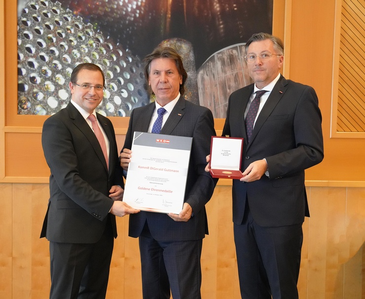 Goldene Ehrenmedaille: Wirtschaftskammerpräsident Mst. Andreas Wirth, KommR Gerald Guttmann und Wirtschaftskammerdirektor Harald Schermann