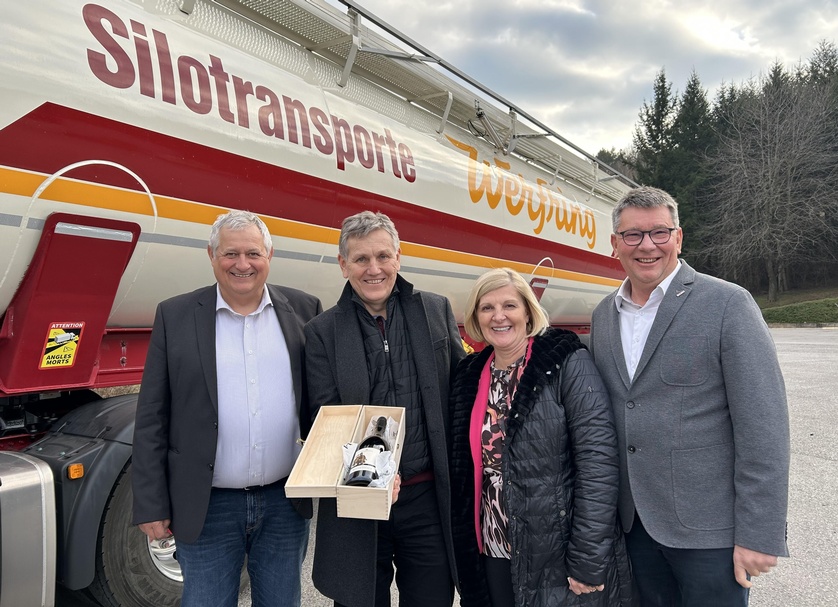 KommR Hans-Dieter Buchinger (Spartenobmann), KommR Johann Werfring (Vorsitzender der Fachvertretung Spedition und Logistik), Gattin Anni Werfring und Roman Eder (Obmann der Fachgruppe für das Güterbeförderungsgewerbe) (v. l.). 