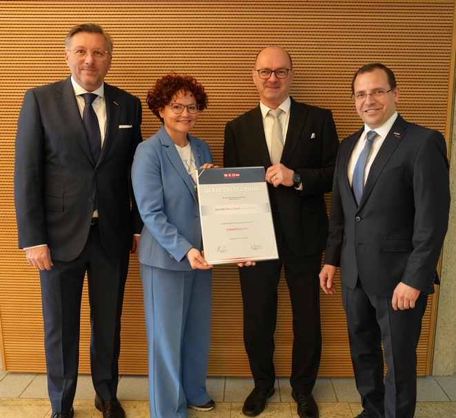 Unter den ersten Gratulantinnen und Gratulanten war auch Staatssekretärin Elisabeth Zehetner