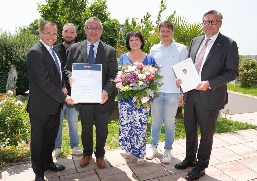 Wirtschaftskammerpräsident Mst. Andreas Wirth, Raphael Kropf, KommR Josef Kropf, Sieglinde Kropf, Michael Kropf und Wirtschaftskammerdirektor Harald Schermann (v. l.). 