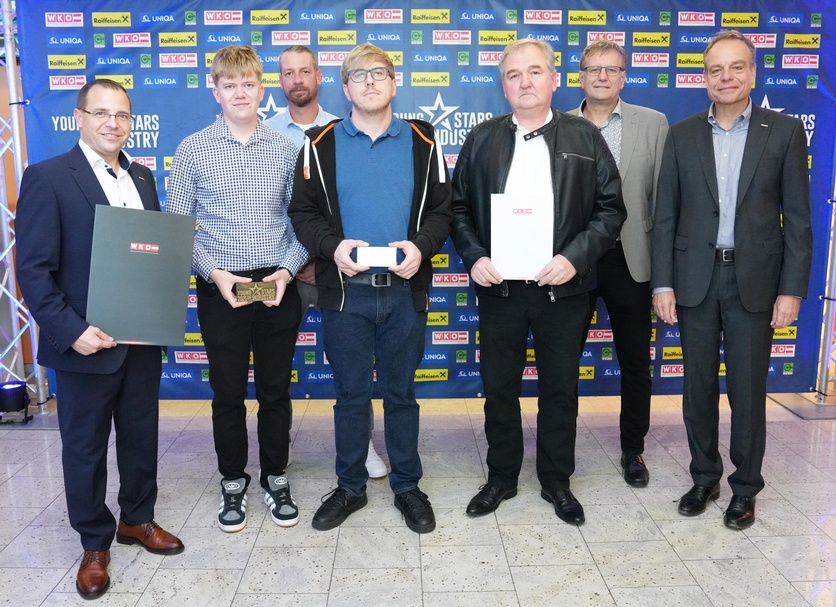 Kromberg & Schubert Austria GmbH & Co. KG<br />
Wirtschaftskammerpräsident Mst. Andreas Wirth, Fabio Treiber (1. Lehrjahr), Daniel Hoschopf (Ausbilder), Paul Haspel (4. Lehrjahr), Reinhard Maschler (Ausbilder), Christian Tritremmel (Firmenrepräsentant) und Spartenobmann KommR Christoph Blum (v. l.) <br />
