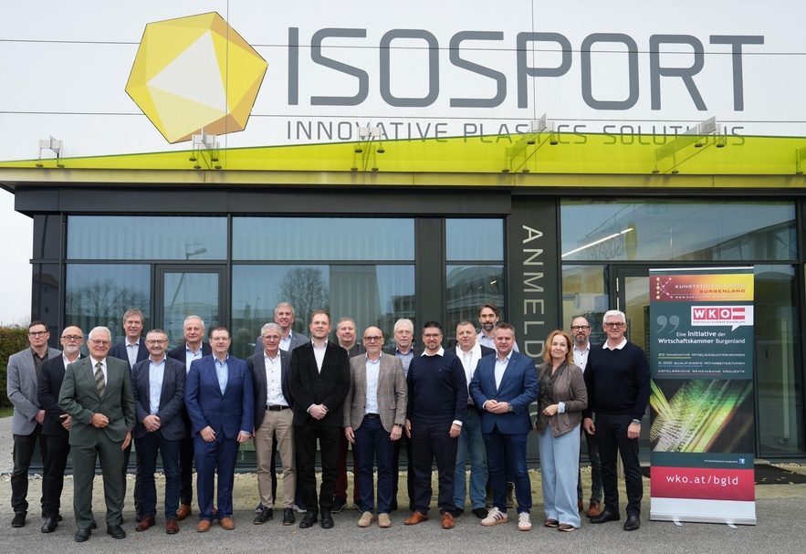 Andreas Rauhofer (WKB), Hans Glocknitzer (Seal Maker Produktions- und Vertriebs GmbH), Harald Bleier (Kunststoffcluster NÖ), Christian Strasser (Pet to Pet), Arthur Schuber (Swarco Futurit Verkehrssignalsysteme GmbH), Heribert Wieder, Thomas Fuchs (Kromberg & Schubert Austria GmbH & Co KG), Norbert Polatschek (MAM Health & Innovation GmbH ), Alexander Kraill (WKB), Mario Siwatz (Polleres Plastic Kunststoffverarbeitung GmbH), Andreas Eder (Kunststoffcluster Niederösterreich), Harald Schermann (MAM Health & Innovation GmbH), Adrian Gebhardt (ProForm Prototypen & Formenbau GmbH), Günter Amon (Seal Maker Produktions- und Vertriebs GmbH), Friedrich Trobolowitsch (FT-TEC GmbH), Michael Mach (Erwin Mach Gummitechnik GmbH), Thomas Schober (HTL Eisenstadt), Silvie Leeb (Coop Consulting), Martin Süss (Seal Maker Produktions- und Vertriebs GmbH) und Klaus Krenn (Isosport Verbundbauteile GmbH) (v. l.) 