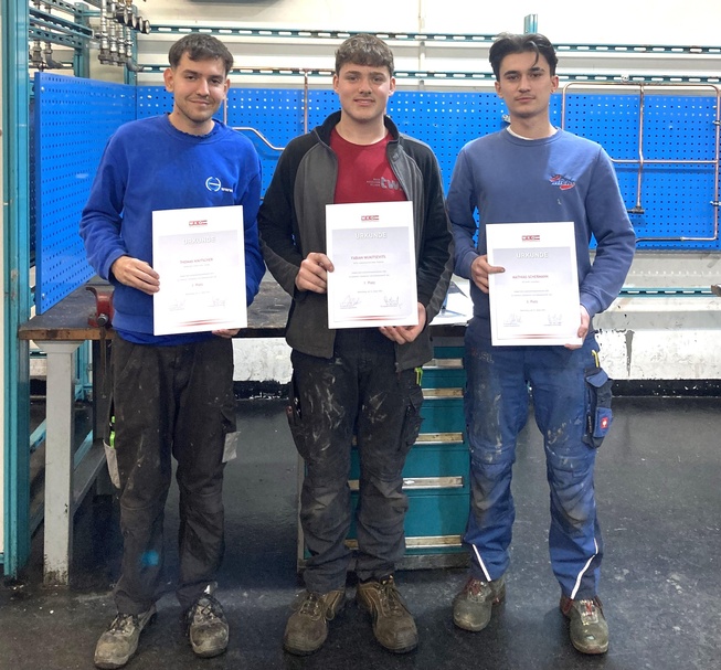 Der Zweitplatzierte Thomas Nikitscher, Sieger Fabian Wukitsevits und der Drittplatzierte Mathias Schermann (v. l.). 