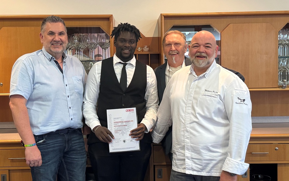 Johannes Schwarcz-Enzinger (Prüfungskommission), Kelvin Pinczolich, Johannes Hadl und Thomas Fuchs (beide Prüfungskommission) (v. l.)