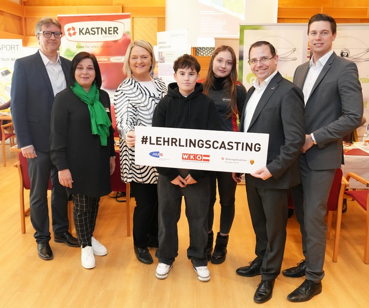 Ronald Popovits (Direktor Polytechnische Schule Eisenstadt), Christine Fischl (Regionalstellenleiterin AMS Eisenstadt), Helene Sengstbratl (AMS-Landesgeschäftsführerin), Jan Bauman (Schüler), Anna Kravets (Lehrling), Andreas Wirth (Wirtschaftskammerpräsident) und Daniel Baumann (SQM, Bildungsdirektion) (v. l.).