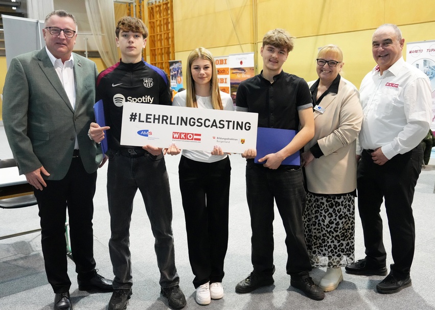 WK-Regionalstellenleiter Harald Pokorny, Schüler Leo Nemeckay, Schülerin Lena Djordjevic, Schüler Elias Coruc, AMS-Regionalgeschäftsstellenleiterin Petra Beidl und WK-Regionalstellenobmann KommR Robert Frank (v. l.). 