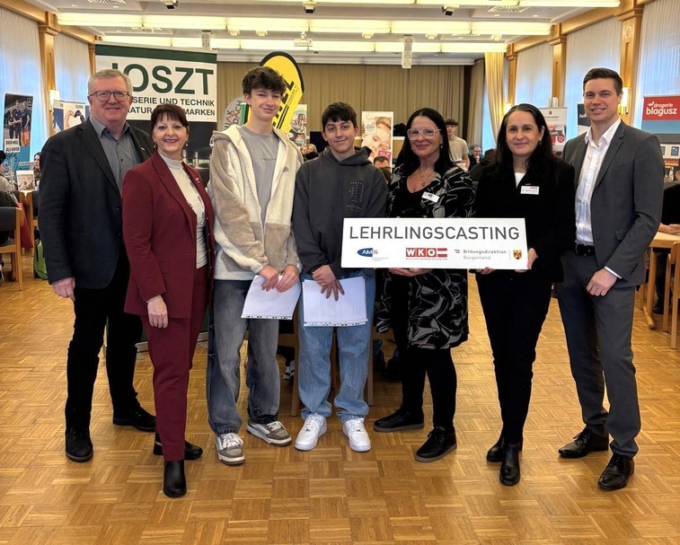 Freddy Fellinger (WK-Regionalstellenleiter), Komm.R Mst.in. Martina Mohapp (Regionalstellenobfrau), Luis Hauer (Schüler), Andreas Tritremmel (Schüler), Jutta Mohl (AMS- Geschäftsstellenleiterin Oberpullendorf), Sabine Lehner (WK) und Daniel Baumann (Bildungsdirektion) (v. l.) 