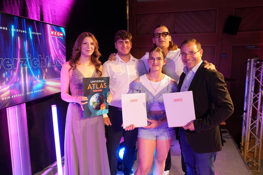 Lena Bernhardt, Leon Nemeth, Luise Petz, Erik „Satansbratan“ Seidl und Wirtschaftskammerpräsident Mst. Andreas Wirth (v. l.)