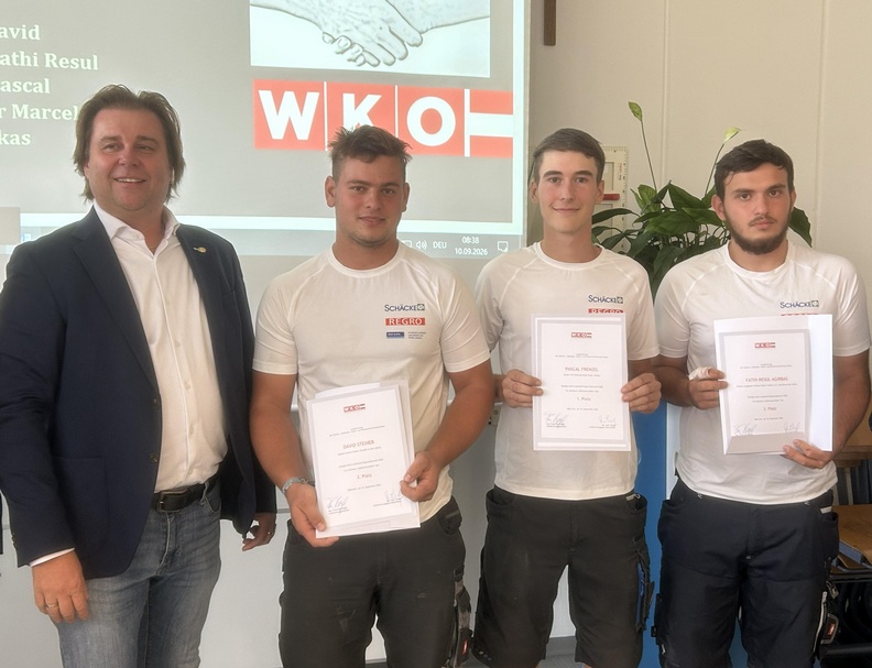 Landesinnungsmeister Franz Buchinger, David Steiner, Pascal Frenzel und Fatih Agirbas (v. <br />
l.) <br />
