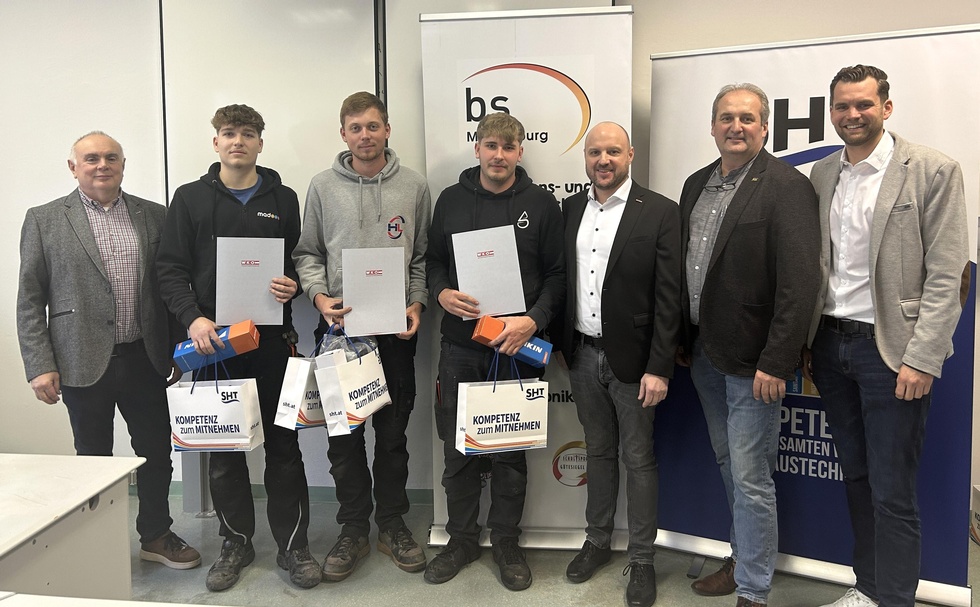 Fachgruppengeschäftsführer Karl Tinhof, der Zweitplatzierte Florian Kucher, Sieger David Wasserscheid, der Drittplatzierte Jan Leon Leczek, Landesinnungsmeister Andreas Karlich, Lehrlingswart und Landesinnungsmeister -Stv. Horst Werderits mit Firmenvertreter (v. l.)