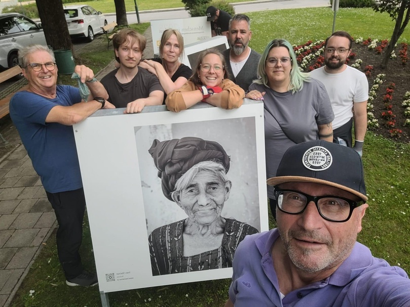 Johannes Horngacher, Tobias und Marcela Moser, Ines Steiner, Alexander Steiner, Jenni Vass und Marco Schändl (v. l.); Landesinnungsmeister-Stv. Ernst Breitegger (vorne