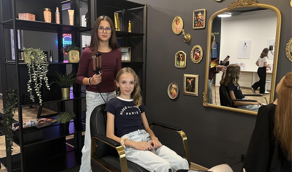 Letizia Kremsner und Josephina Adler (v. l.) 