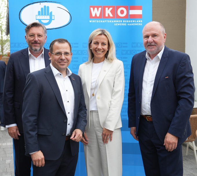 Direktor Harald Schermann, Präsident Mst. Andreas Wirth, Spartengeschäftsführerin Katrin Sagmeister und Spartenobmann KommR Anton Putz (v. l.)