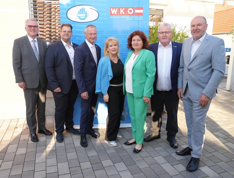 Bundesspartengeschäftsführer Reinhard Kainz, Landesspartenobmann-Stv. Mario Horvath, Bundesspartenobmann Mst. Manfred Denk, Petra Bischof-Oswald, Landesspartengeschäftsführerin Doris Granabetter, KommR MMst. Herbert Ohr und Landesspartenobmann KommR Anton Putz (v. l.)