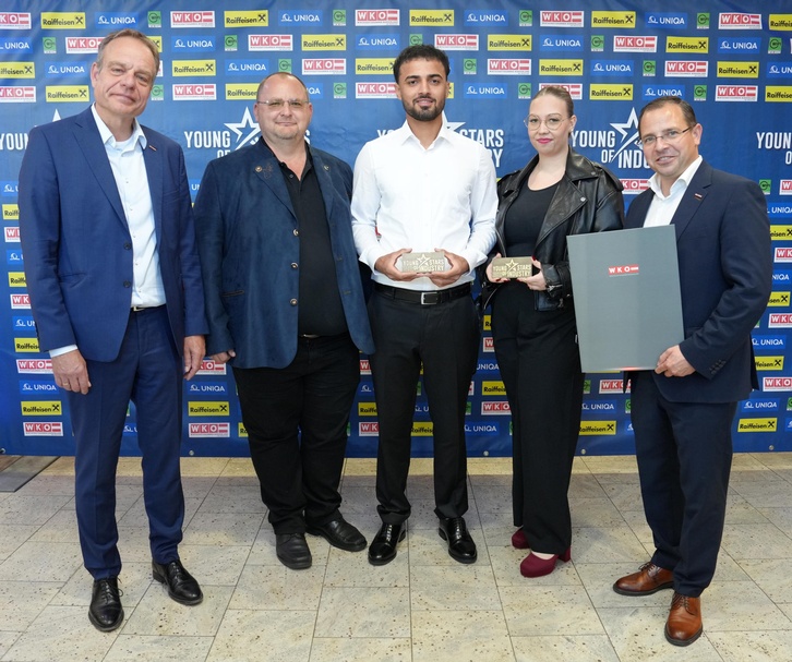 Parador Parkettwerke GmbH: Spartenobmann KommR Christoph Blum, Mario Unger (Ausbilder), Hamied Hamied (Lehrling, 3. Lehrjahr + LAP), Celine Deutsch (Lehrling, 2. Lehrjahr) und Wirtschaftskammerpräsident Mst. Andreas Wirth (v. l.)