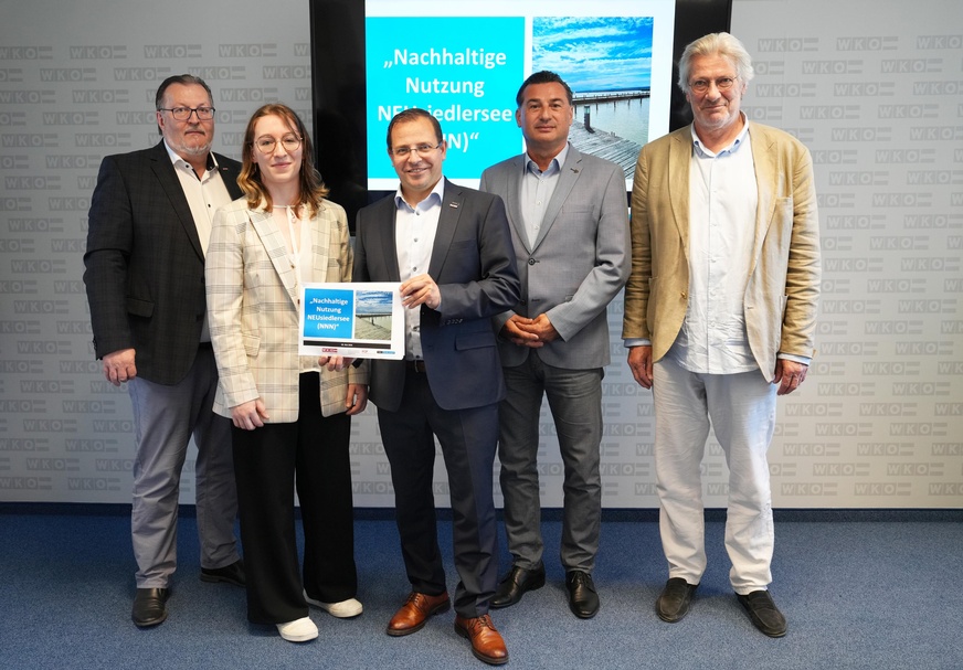 Projektleiter Franz Perner, Vanessa Sochr (Bundesministerium für Wirtschaft, Energie und Tourismus), Wirtschaftskammerpräsident Mst. Andreas Wirth, Honorarkonsul Károly Zsolt Balogh (Österreichisches Honorarkonsulat Steinamanger) und Projektbegleiter Felix Josef (v. l.)