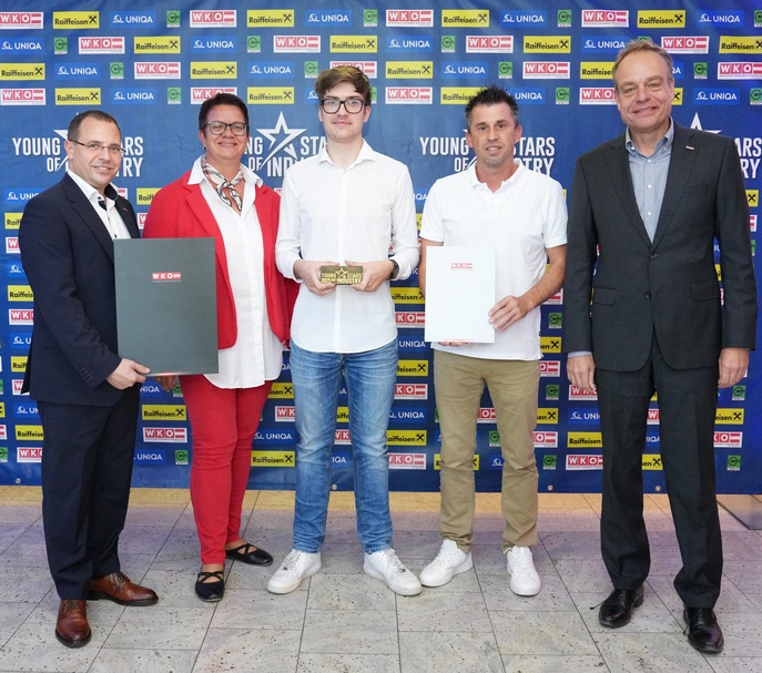 Sattler AG<br />
Wirtschaftskammerpräsident Mst. Andreas Wirth, Jennifer Jagsch, Sebastian Bergmann (2. Lehrjahr), Roland Friedl (Ausbilder) und Spartenobmann KommR Christoph Blum (v. l.) <br />
