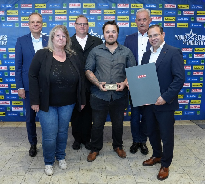 Spartenobmann KommR Christoph Blum, Silke Pallisch (Firmenrepräsentantin), Elmar Brandtner (Firmenrepräsentant), Michael Ringhofer (Lehrling, 4. Lehrjahr), Christian Lackner (Firmenrepräsentant) und Wirtschaftskammerpräsident Mst. Andreas Wirth (v. l.)