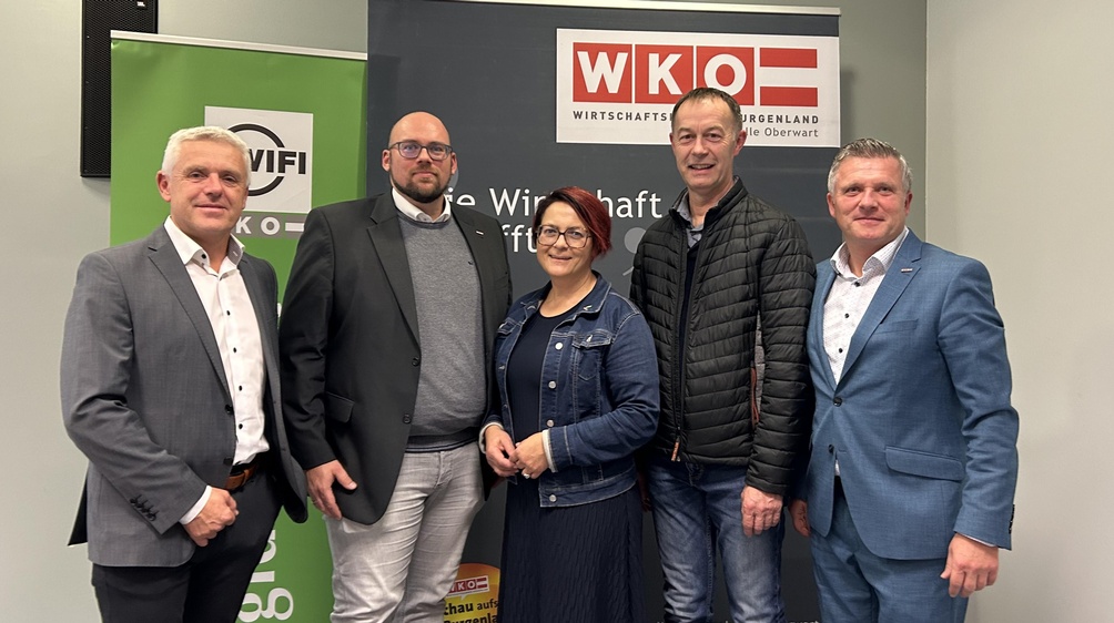 Die Referenten Martin Ulreich und Franz-Stephan Ivancsics, Obfrau Tanja Stöckl, Obfrau-Stellvertreter Gottfried Loibl und Fachgruppengeschäftsführer Bernhard Dillhof (v. l.) 
