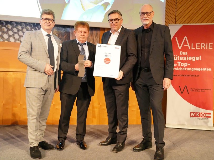 Klaus Duller (Obmann des Landesgremiums der Versicherungsagenten), Top-Versicherungsagent Raimund Resch, Wirtschaftskammerdirektor Harald Schermann und KommR Horst Grandits (Obmann des Bundesgremiums der Versicherungsagenten) (v. l.).