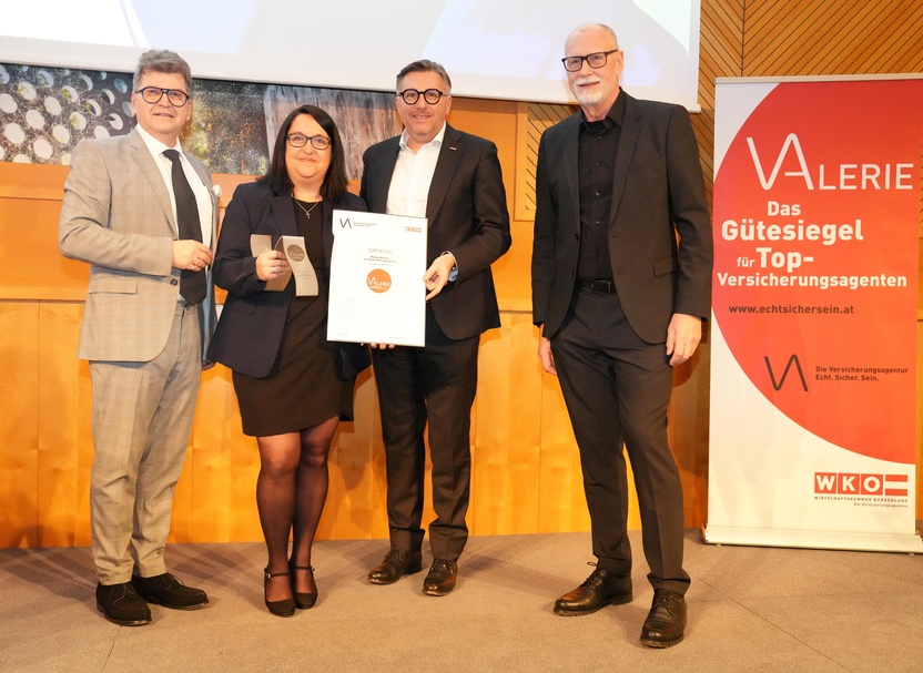 Klaus Duller (Obmann des Landesgremiums der Versicherungsagenten), Top-Versicherungsagentin Melanie Wiesner, Wirtschaftskammerdirektor Harald Schermann und KommR Horst Grandits (Obmann des Bundesgremiums der Versicherungsagenten) (v. l.).