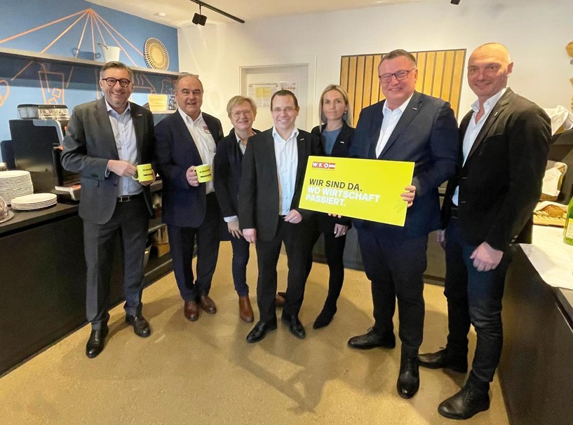 Wirtschaftskammerdirektor Harald Schermann, Regionalstellenobmann KommR Robert Frank, Unternehmerin Ingrid Wenzl, Wirtschaftskammerpräsident Andreas Wirth, WK-ServiceCenter-Leiterin Carola Fuchs, Regionalstellenleiter Harald Pokorny und Unternehmer Peter Münzenrieder (v. l.). 