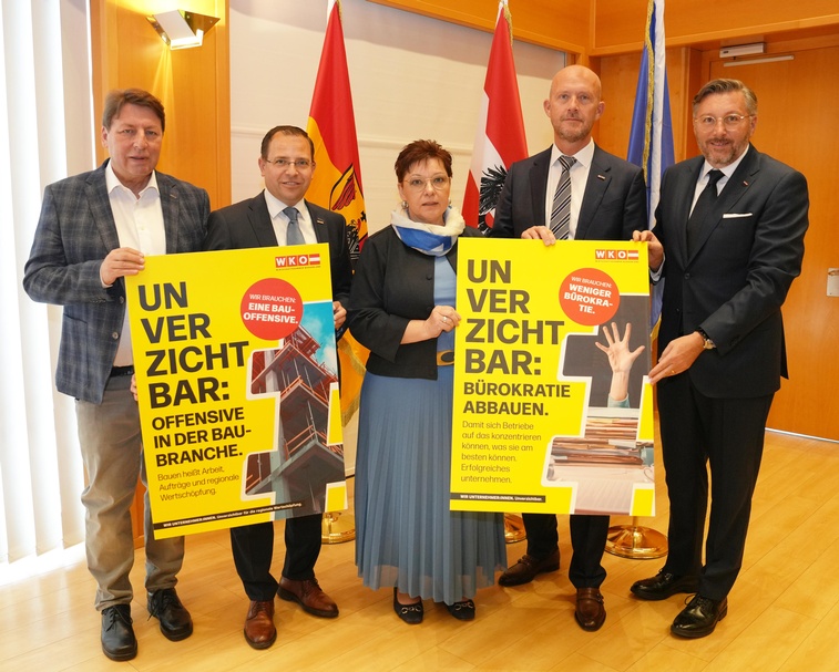 Wirtschaftskammerpräsident Mst. Andreas Wirth (2. v. l.) und WK-Direktor Harald Schermann (r.) mit den Vizepräsidenten KommR Rudolf Könighofer, KommRin Herta Walits-Guttmann und Martin Horvath (v. l.) 