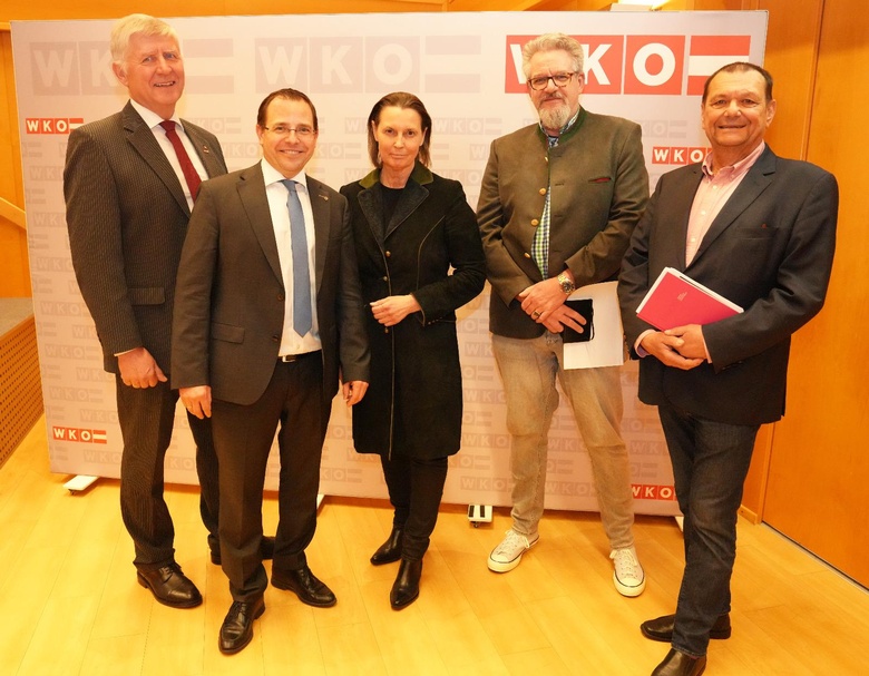 Gerald Schwentenwein (SWV), Andreas Wirth (ÖWB), Petra Wagner (FW), Roland Siedl (GW) und Eduard Posch (UNOS) (v. l.). 