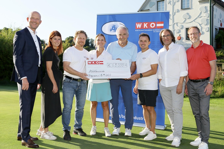 WK-Vizepräsident Martin Horvath, Catharina Ferencsak, Michael Kainz, Birgit Schneider-Reich, Spartenvertreter Manfred Gerger, „DaHuam4Kids“-Obmann Christoph Koller, Spartenobmann-Stv. KommR Jochen Joachims und Spartengeschäftsführer Ewald Hombauer (v. l.). 