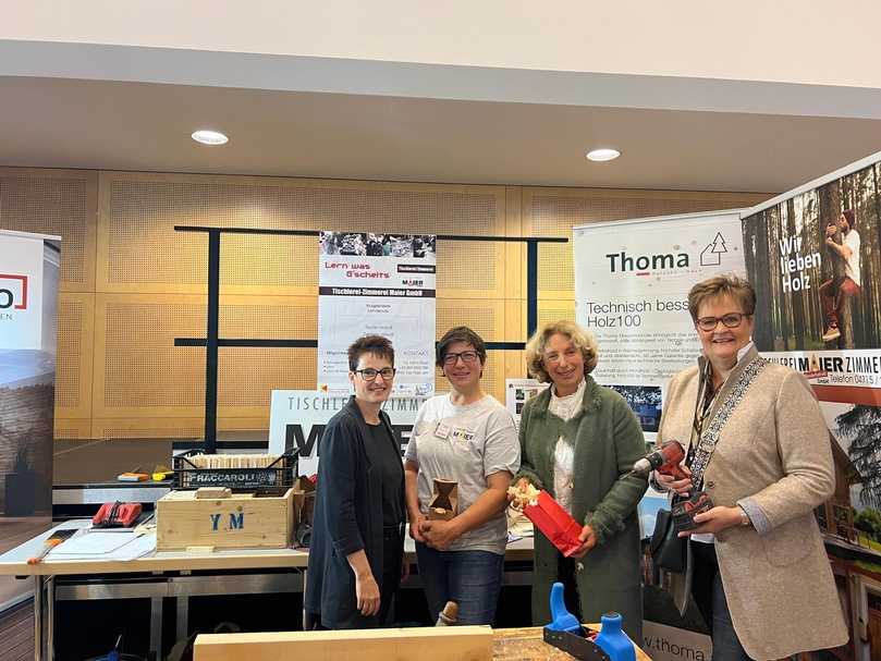 Frau in der Wirtschaft auf der Berufsmesse in Hermagor