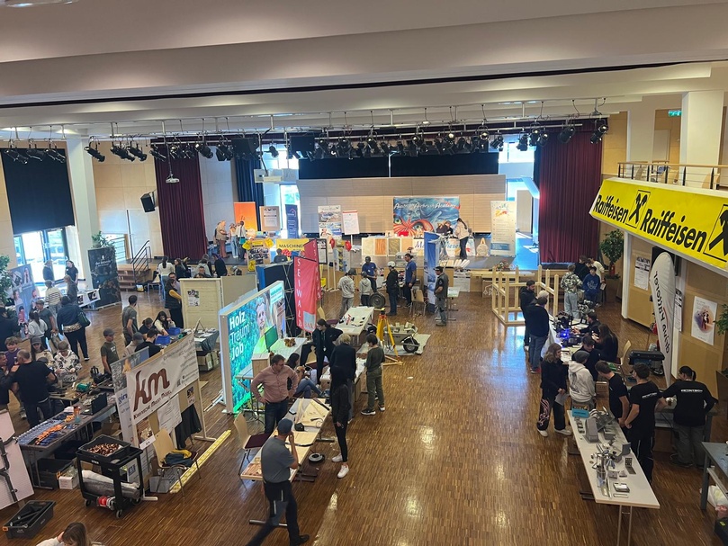 Frau in der Wirtschaft auf der Berufsmesse in Hermagor