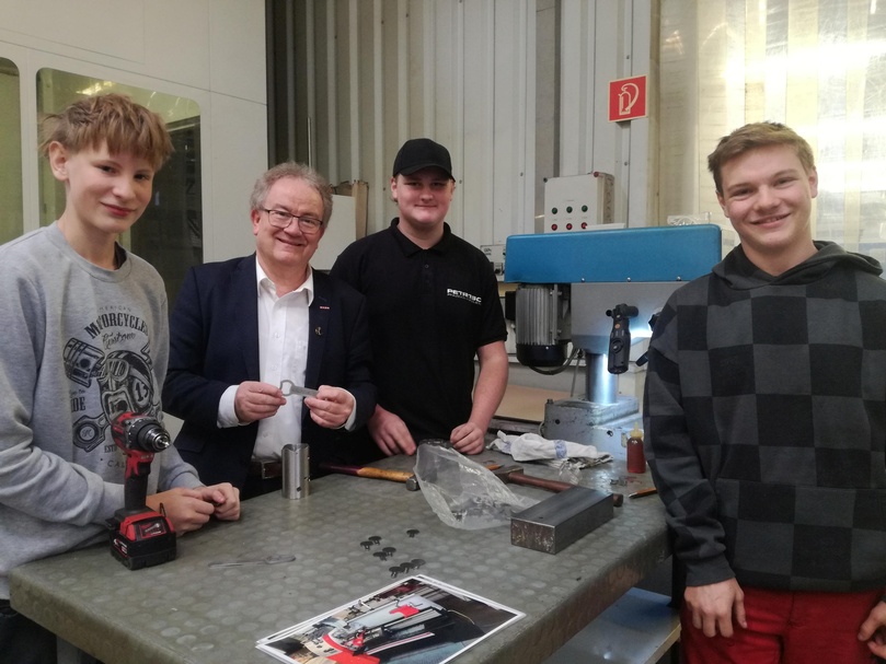 Kandolf mit Auszubildenden