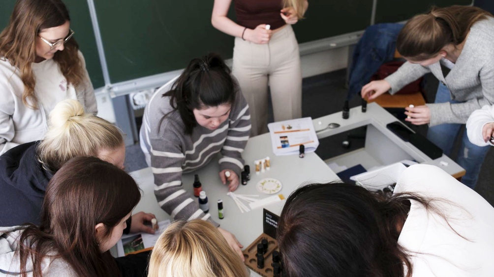 Fotos vom Aromaworkshop in der Berufsschule.