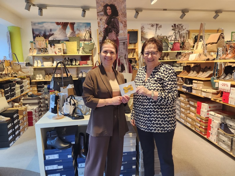 Foto der Gewinnüberreichtung