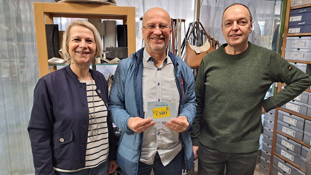 Foto der Gewinnüberreichtung