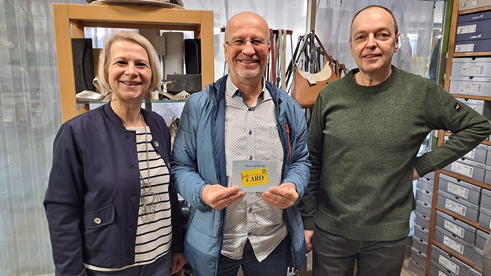 Foto der Gewinnüberreichtung