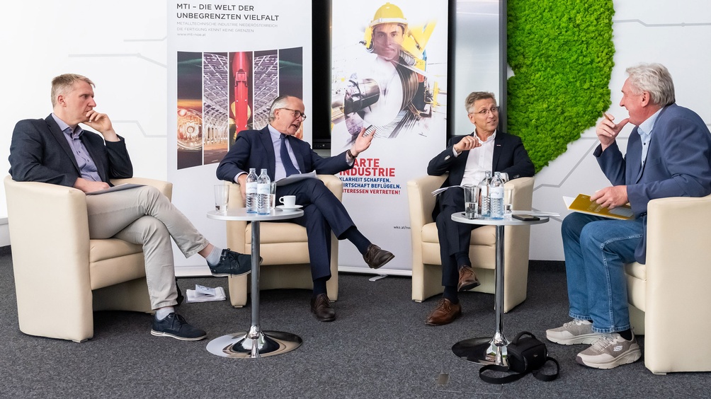 Diskussionsrunde mit 4 Herren