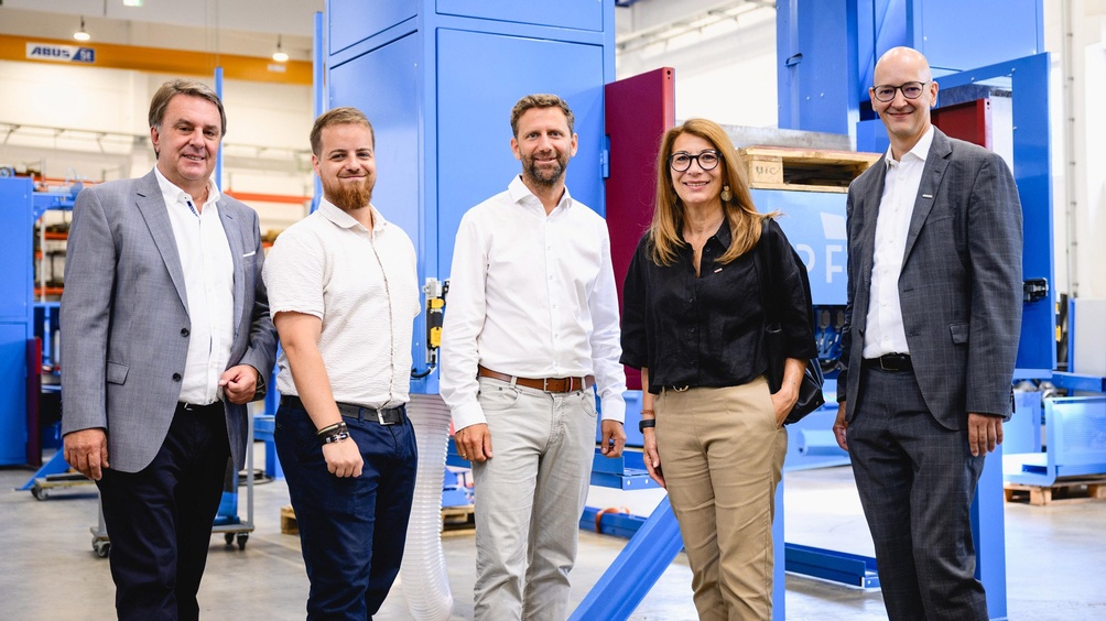: Beim Betriebsbesuch in der Loosdorfer Prinz GmbH, dem Spezialisten für Kettensägetechnik (v.l.): WKNÖ-Präsident Wolfgang Ecker, Geschäftsführer Maximilian Freithofnigg (Prinz GmbH), Produktionsleiter Dietmar Bauernfried (Prinz GmbH), WKNÖ-Bezirksstellenobfrau Silvia Rupp und WKNÖ-Direktor Johannes Schedlbauer.