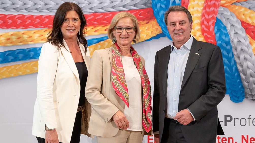 Unterhielten sich beim Wirtschaftstalk über aktuelle wirtschaftliche Herausforderungen (v.l.): EPU-Sprecherin Birgit Streibel-Lobner, Landeshauptfrau Johanna Mikl-Leitner und WKNÖ-Präsident Wolfgang Ecker.