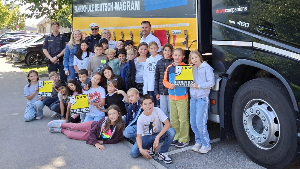 Schüler, Polizei, LKW