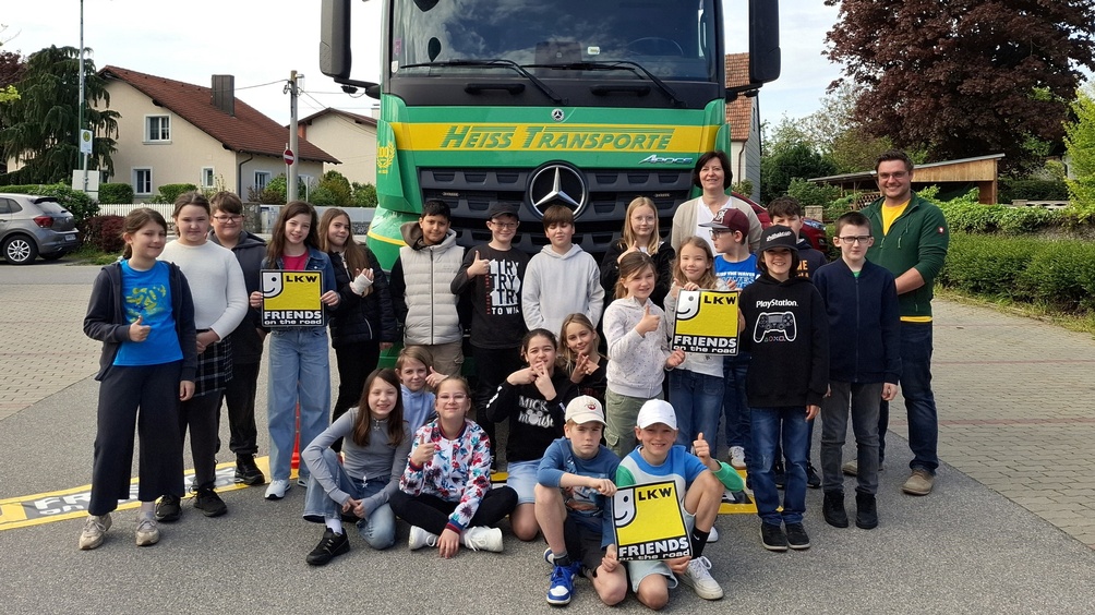 Volksschulbesuch - LKW Workshop Bruck/Leitha, Fischamender Straße - Fa. Karl Heiss Transport GmbH