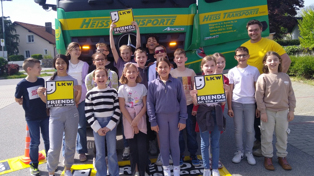 Volksschulbesuch - LKW Workshop Bruck/Leitha, Fischamender Straße - Fa. Karl Heiss Transport GmbH