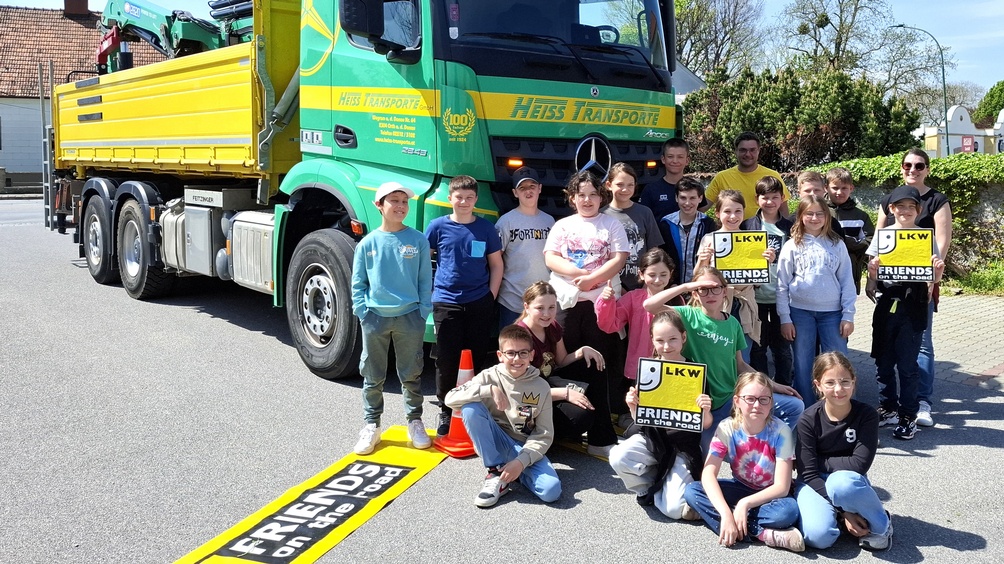 Volksschulbesuch - LKW Workshop Bruck/Leitha, Fischamender Straße - Fa. Karl Heiss Transport GmbH